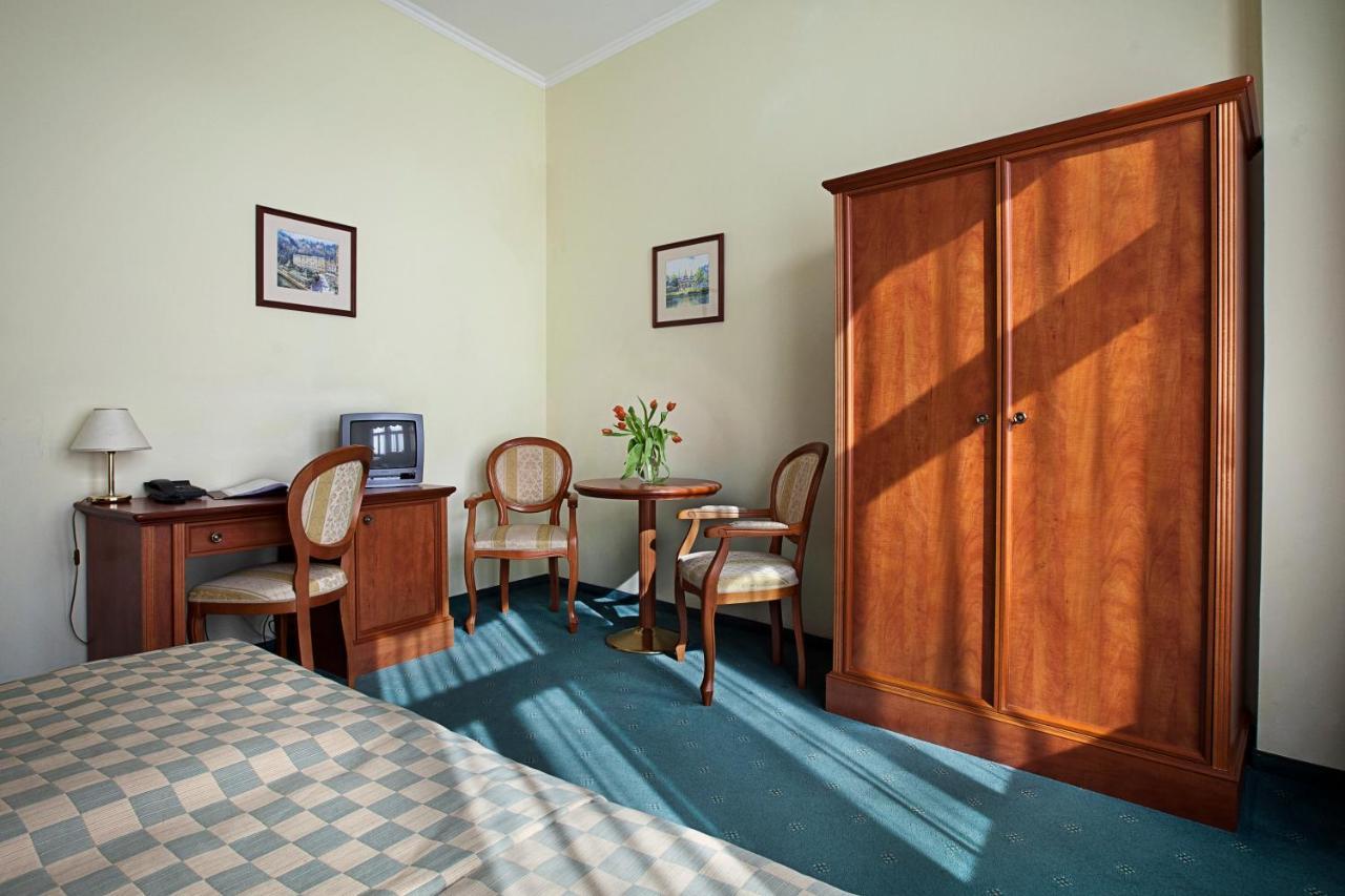 Spa Hotel Cajkovskij Karlsbad Exteriör bild