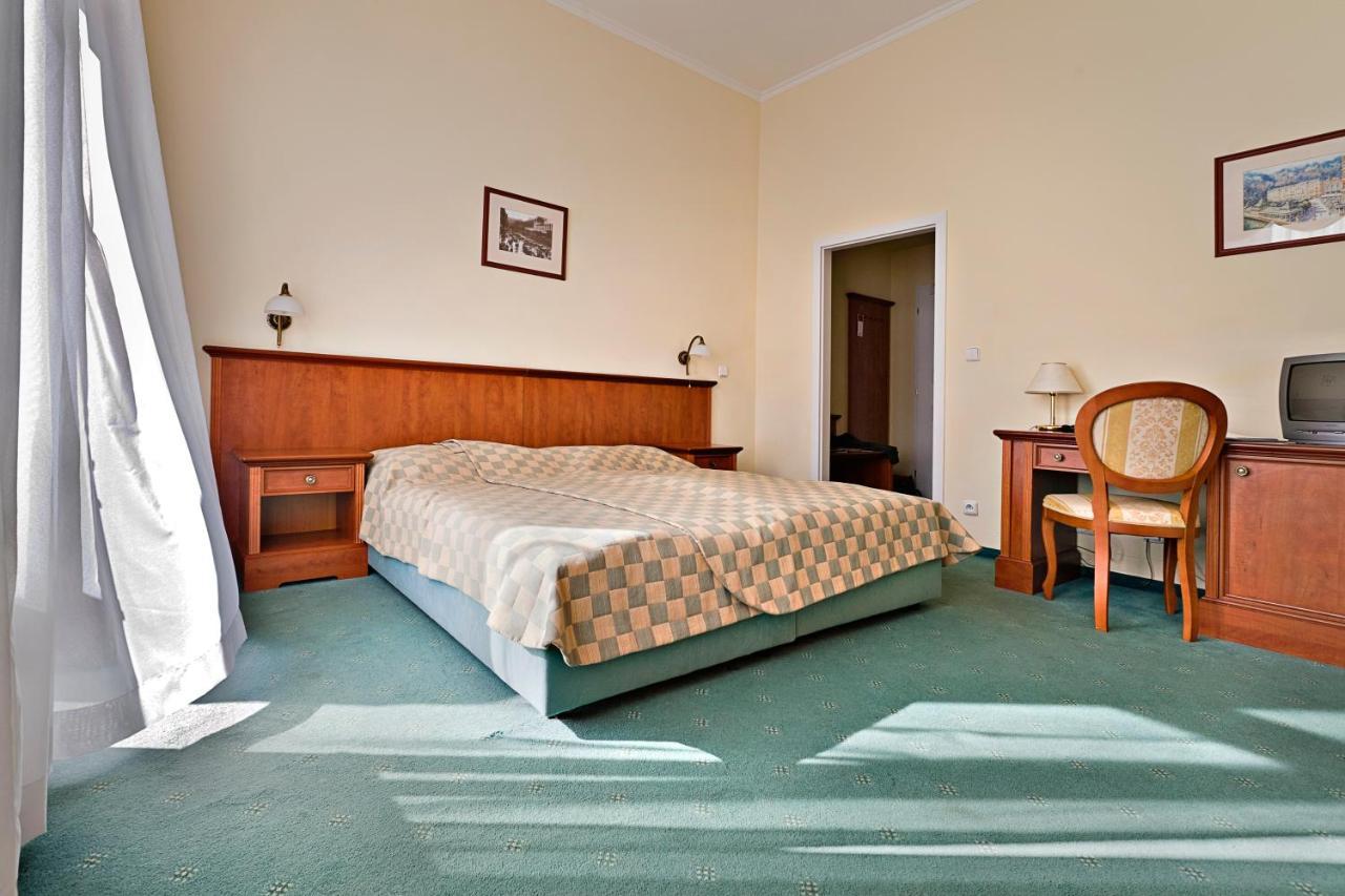 Spa Hotel Cajkovskij Karlsbad Exteriör bild